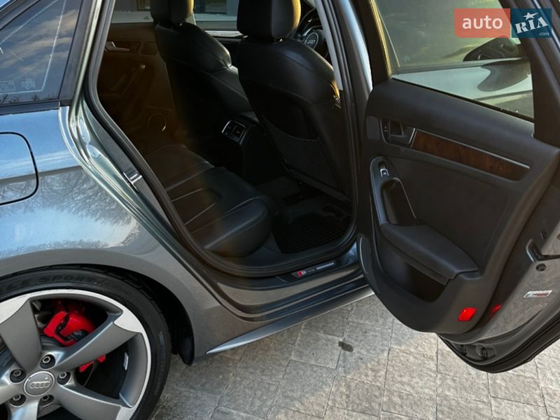 Седан Audi A4 2013 в Новояворовске