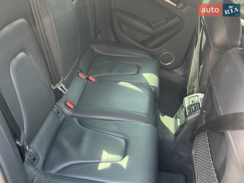 Седан Audi A4 2011 в Мукачево