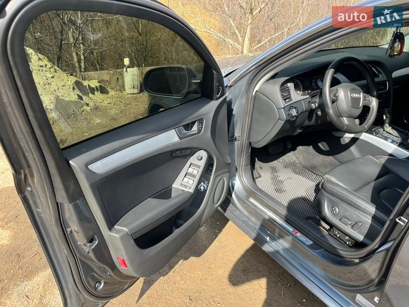 Седан Audi A4 2011 в Мукачево