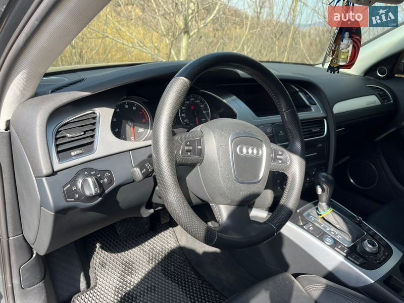 Седан Audi A4 2011 в Мукачево