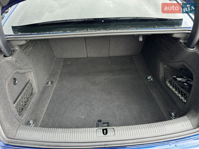 Седан Audi A4 2017 в Хмельницком