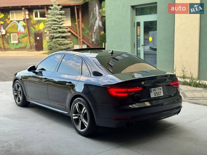 Седан Audi A4 2016 в Львові