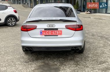 Седан Audi A4 2013 в Новояворовске
