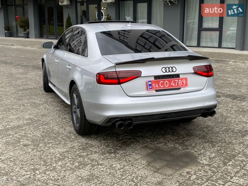 Седан Audi A4 2013 в Новояворовске