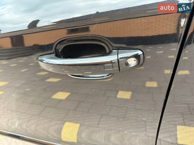 Седан Audi A4 2015 в Вараше