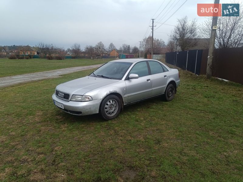 Седан Audi A4 1995 в Ромнах