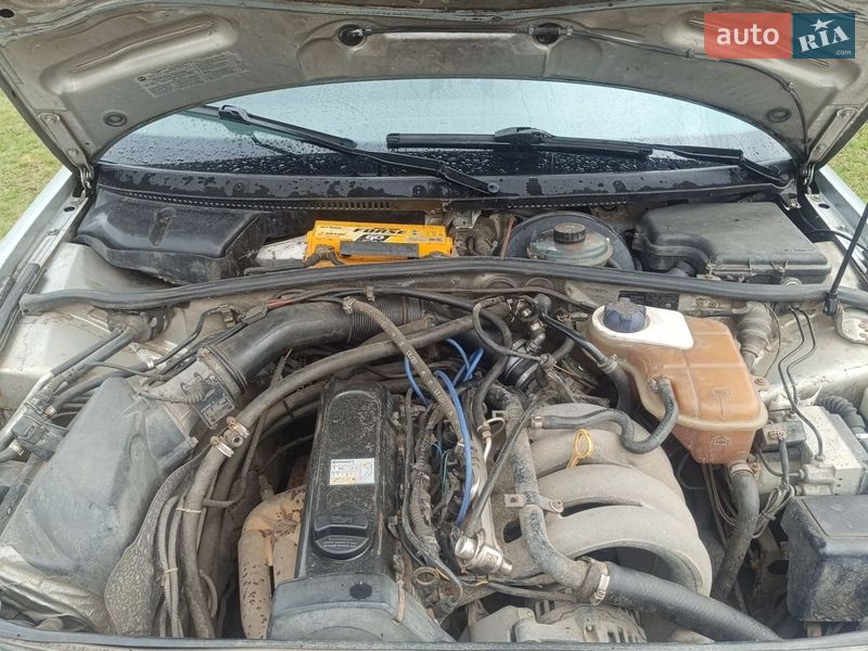 Седан Audi A4 1995 в Ромнах