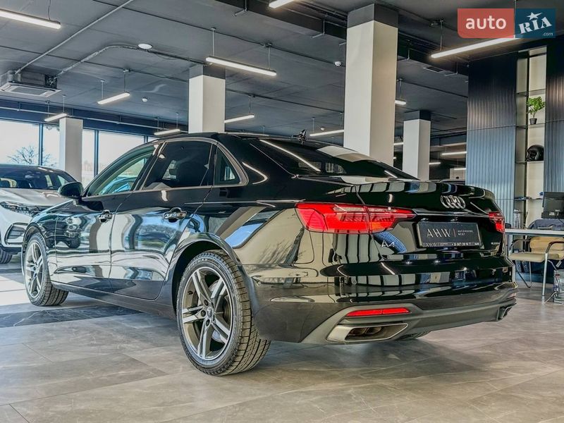 Седан Audi A4 2021 в Львові