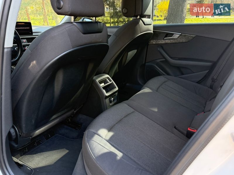 Седан Audi A4 2017 в Киеве