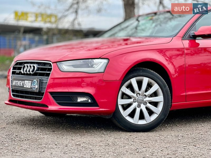 Седан Audi A4 2013 в Киеве