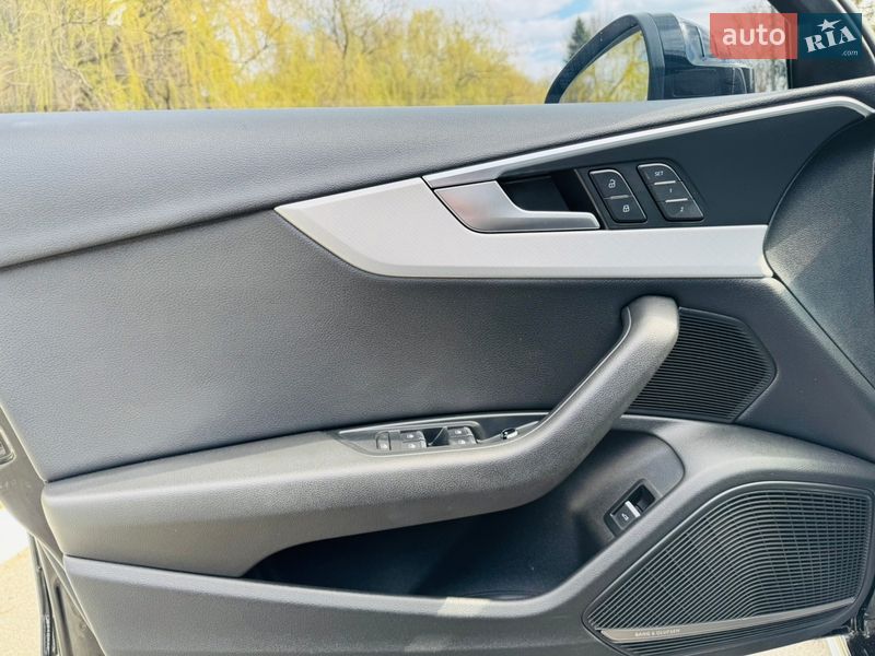 Седан Audi A4 2017 в Киеве