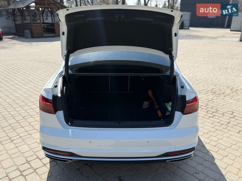 Седан Audi A4 2021 в Виннице