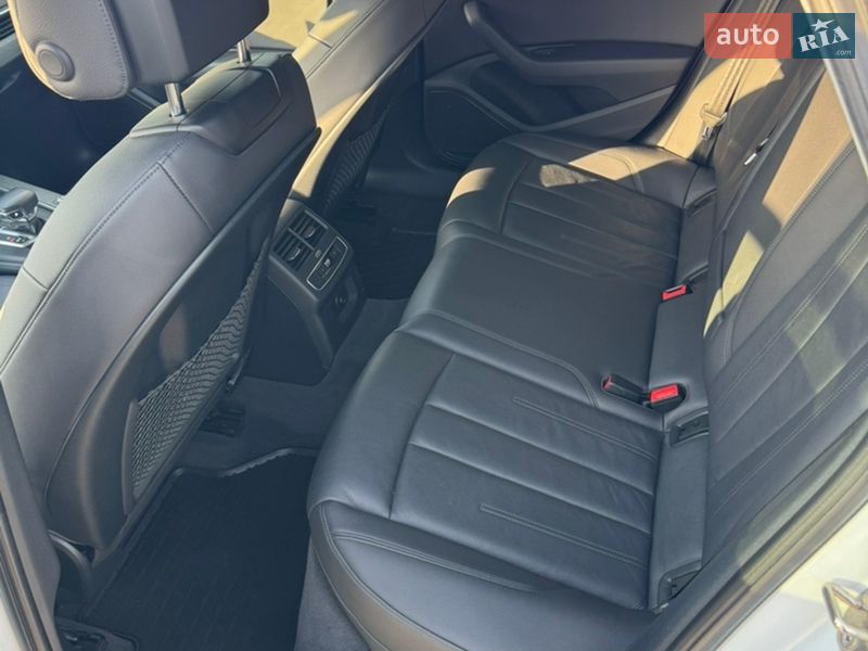Седан Audi A4 2018 в Одесі