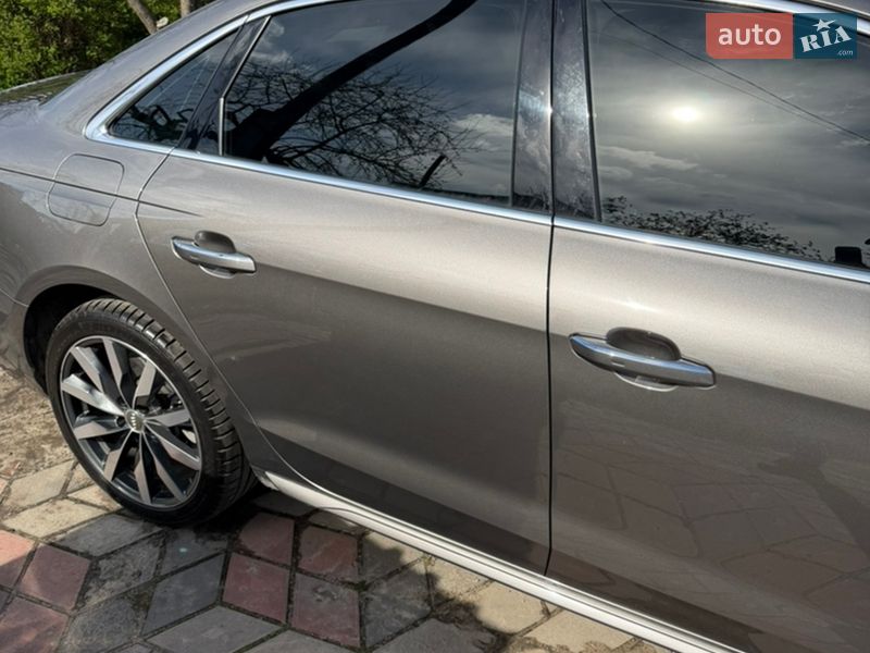 Седан Audi A4 2022 в Бердичеве