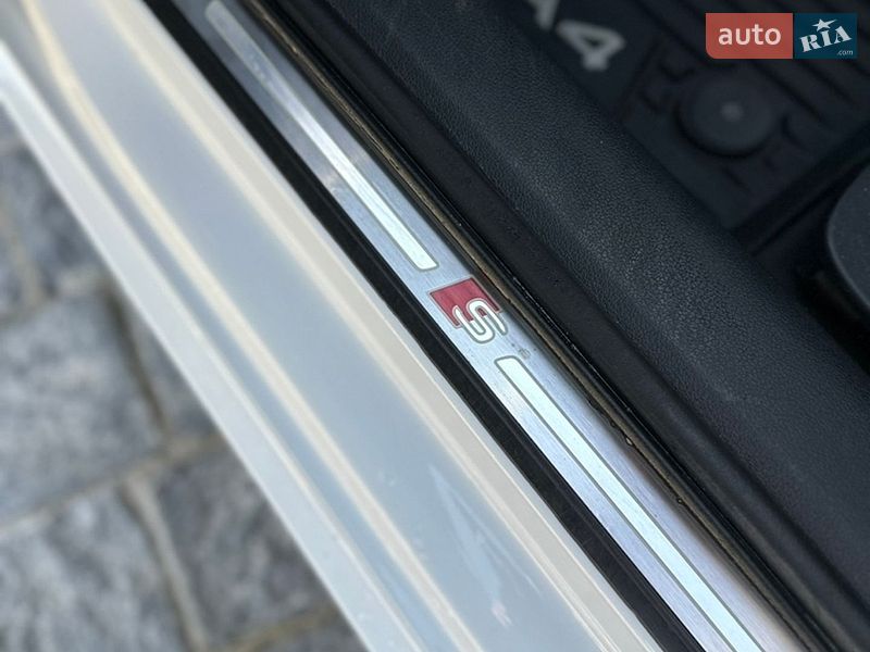 Седан Audi A4 2018 в Львові