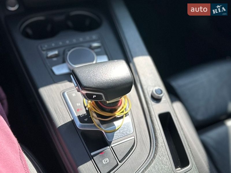 Седан Audi A4 2018 в Львові