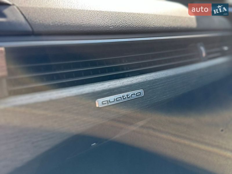 Седан Audi A4 2018 в Львові