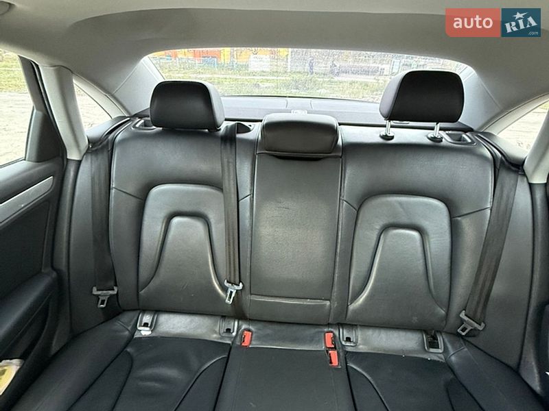 Седан Audi A4 2015 в Ровно
