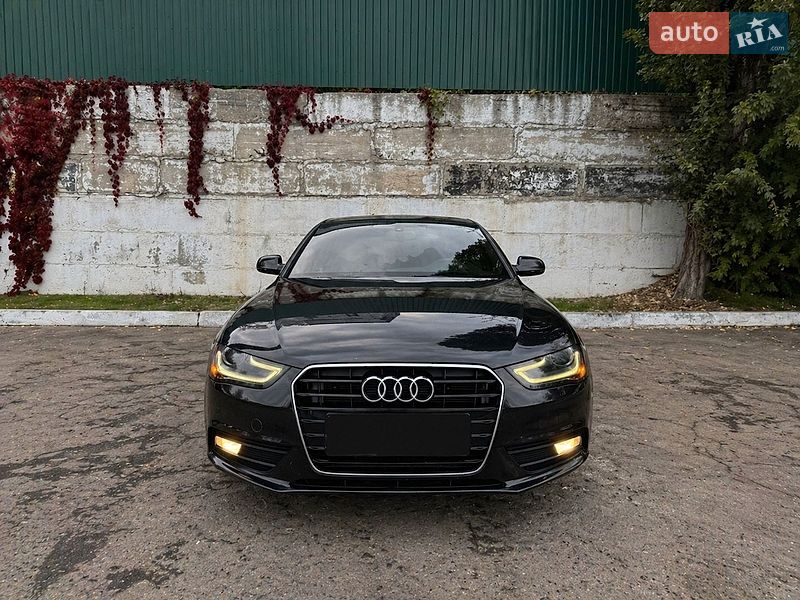 Седан Audi A4 2012 в Киеве