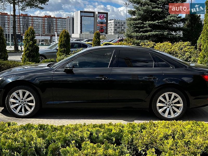 Седан Audi A4 2016 в Львове