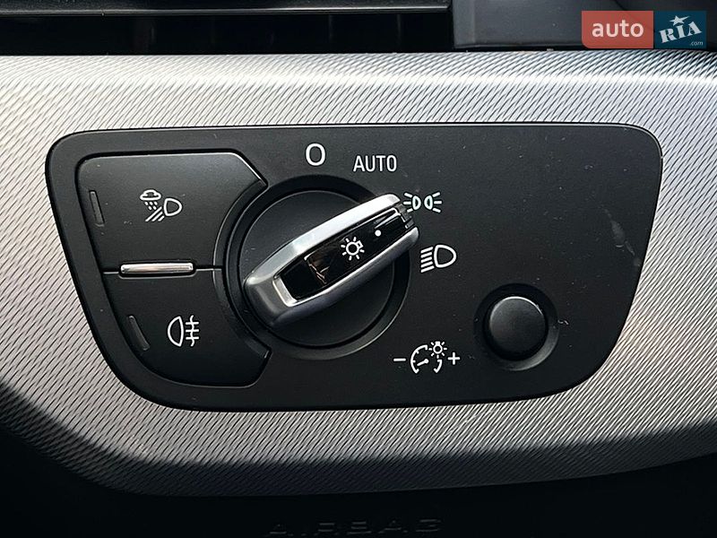 Седан Audi A4 2016 в Львове