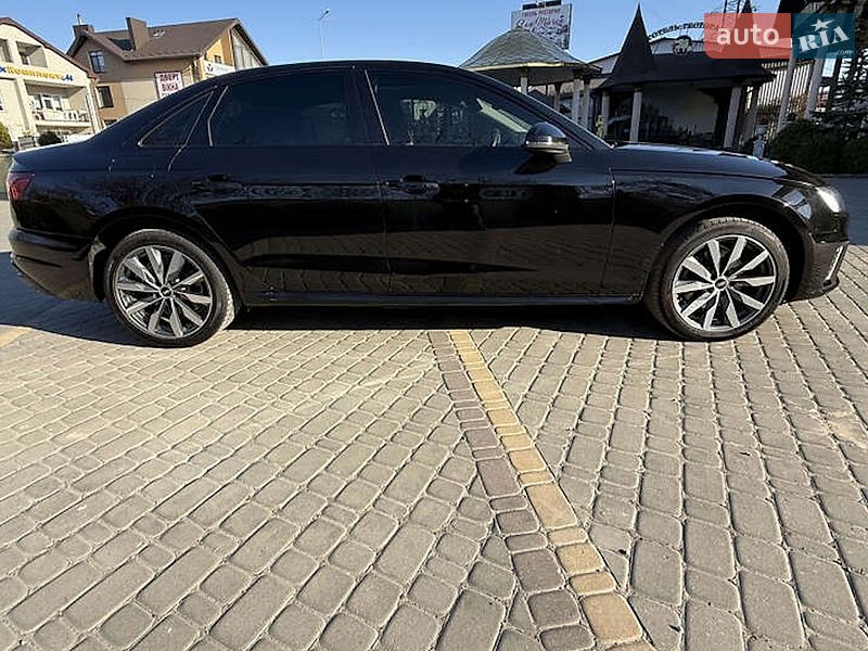 Седан Audi A4 2021 в Ивано-Франковске