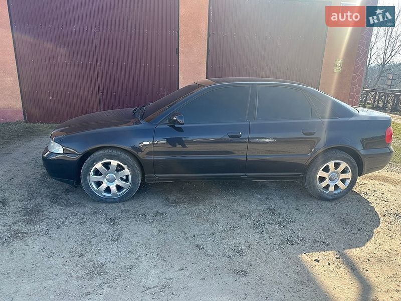 Седан Audi A4 1999 в Кицмани