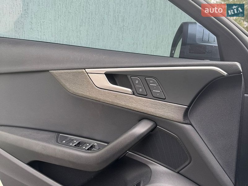 Седан Audi A4 2018 в Львове