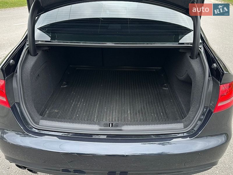 Седан Audi A4 2014 в Львове