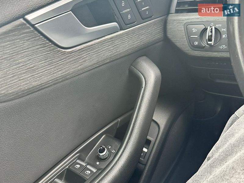 Седан Audi A4 2016 в Киеве