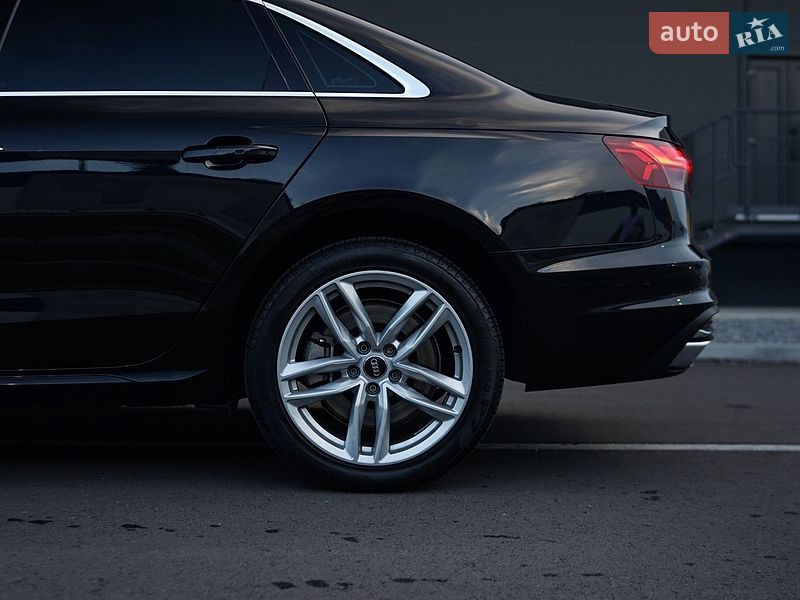 Седан Audi A4 2020 в Львові