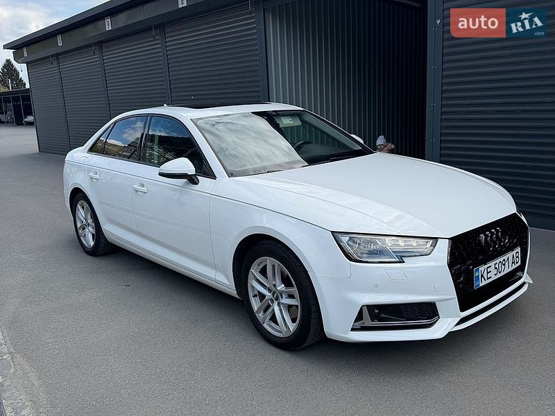 Седан Audi A4 2017 в Днепре