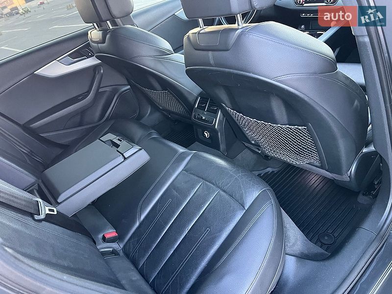 Седан Audi A4 2017 в Львове
