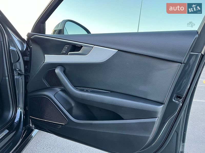 Седан Audi A4 2017 в Львове