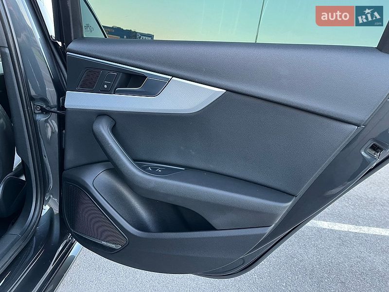 Седан Audi A4 2017 в Львове