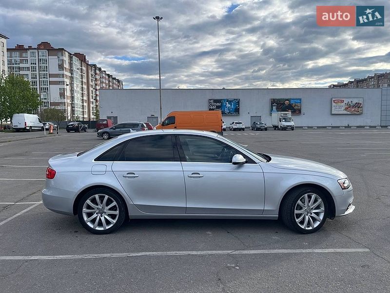 Седан Audi A4 2013 в Ивано-Франковске