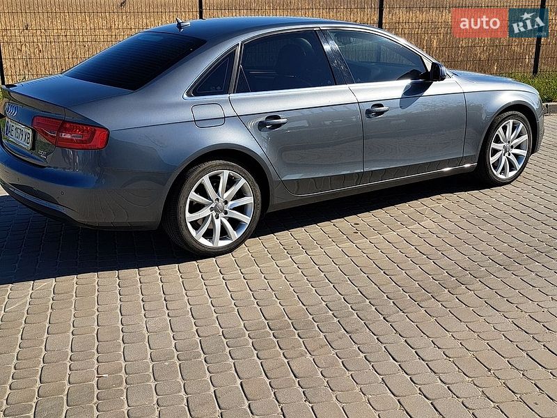 Седан Audi A4 2012 в Новомосковську