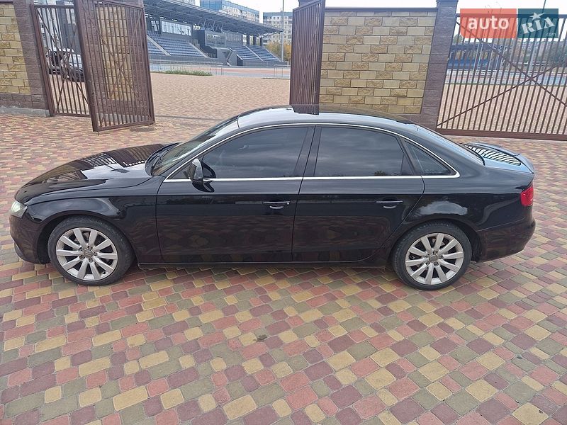 Седан Audi A4 2009 в Днепре