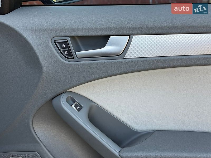 Седан Audi A4 2012 в Одесі