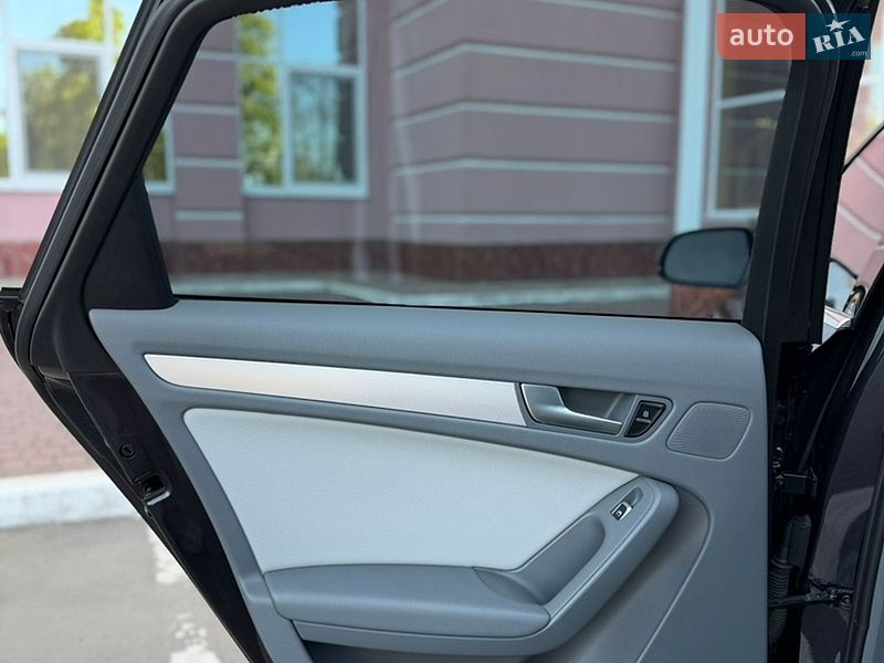 Седан Audi A4 2012 в Одесі