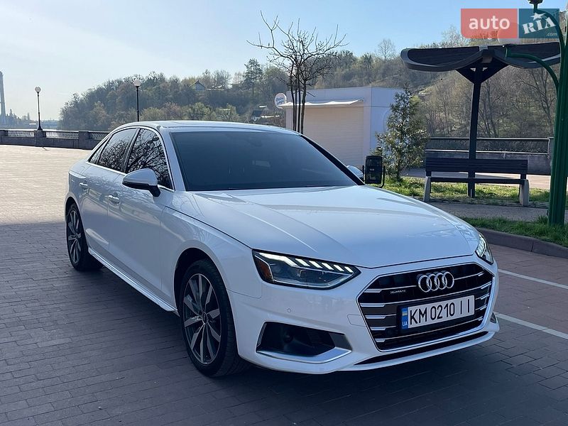 Седан Audi A4 2022 в Житомирі