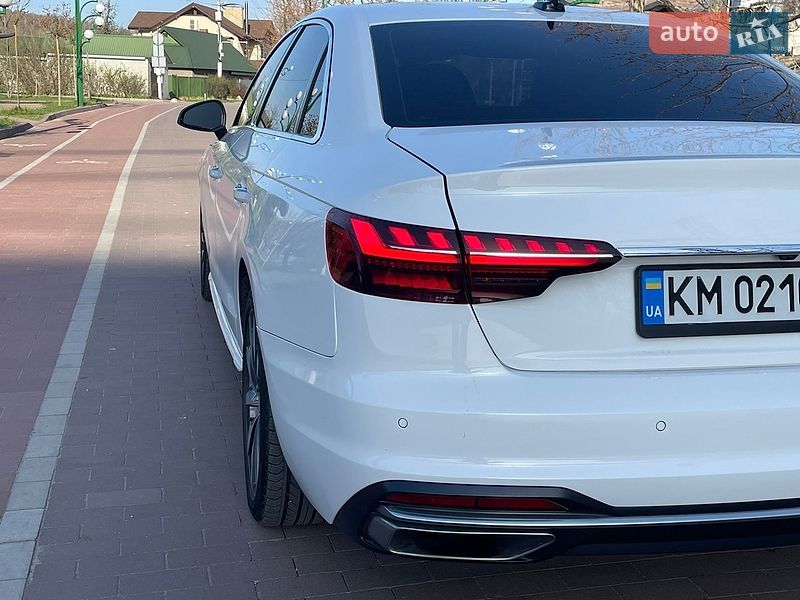 Седан Audi A4 2022 в Житомирі