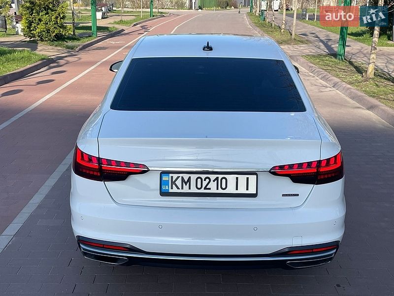 Седан Audi A4 2022 в Житомирі