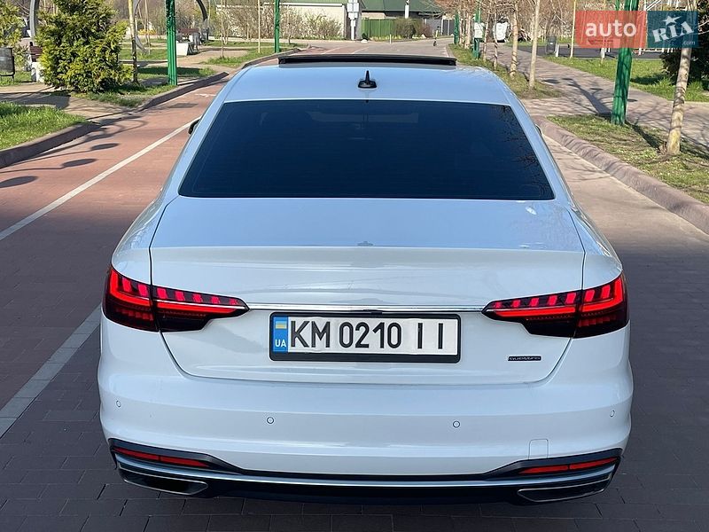 Седан Audi A4 2022 в Житомирі