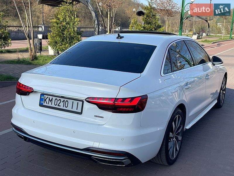 Седан Audi A4 2022 в Житомирі