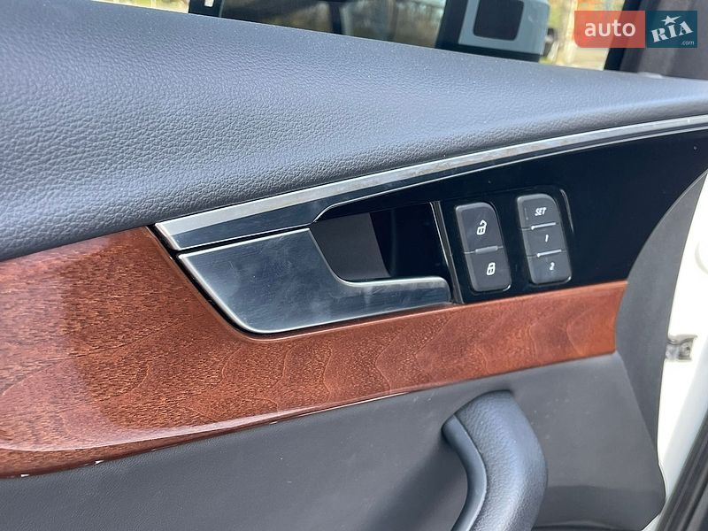 Седан Audi A4 2022 в Житомирі