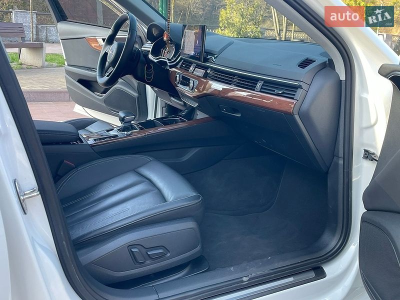Седан Audi A4 2022 в Житомирі