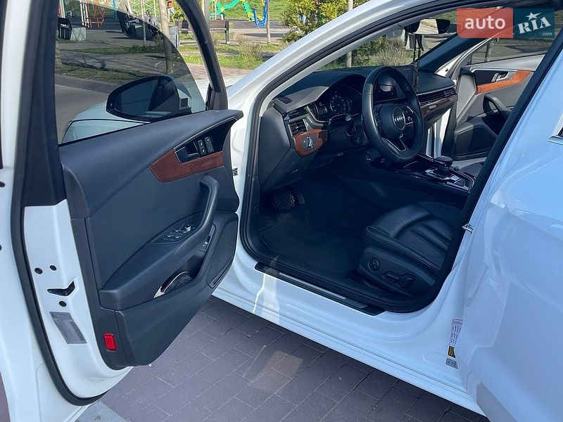 Седан Audi A4 2022 в Житомирі