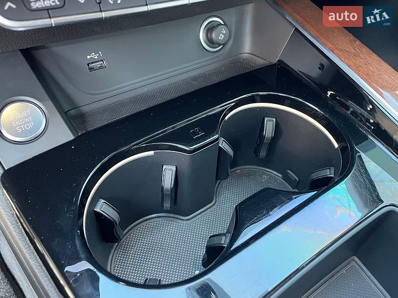 Седан Audi A4 2022 в Житомирі