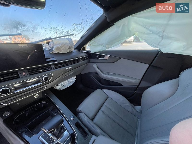 Седан Audi A4 2022 в Львове